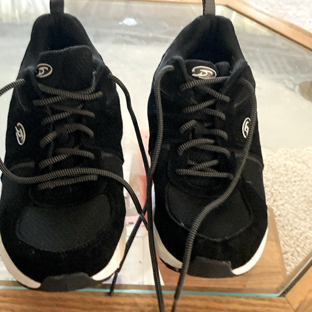 Dr schools shoes size 20W black and white. Worn hardly ever.